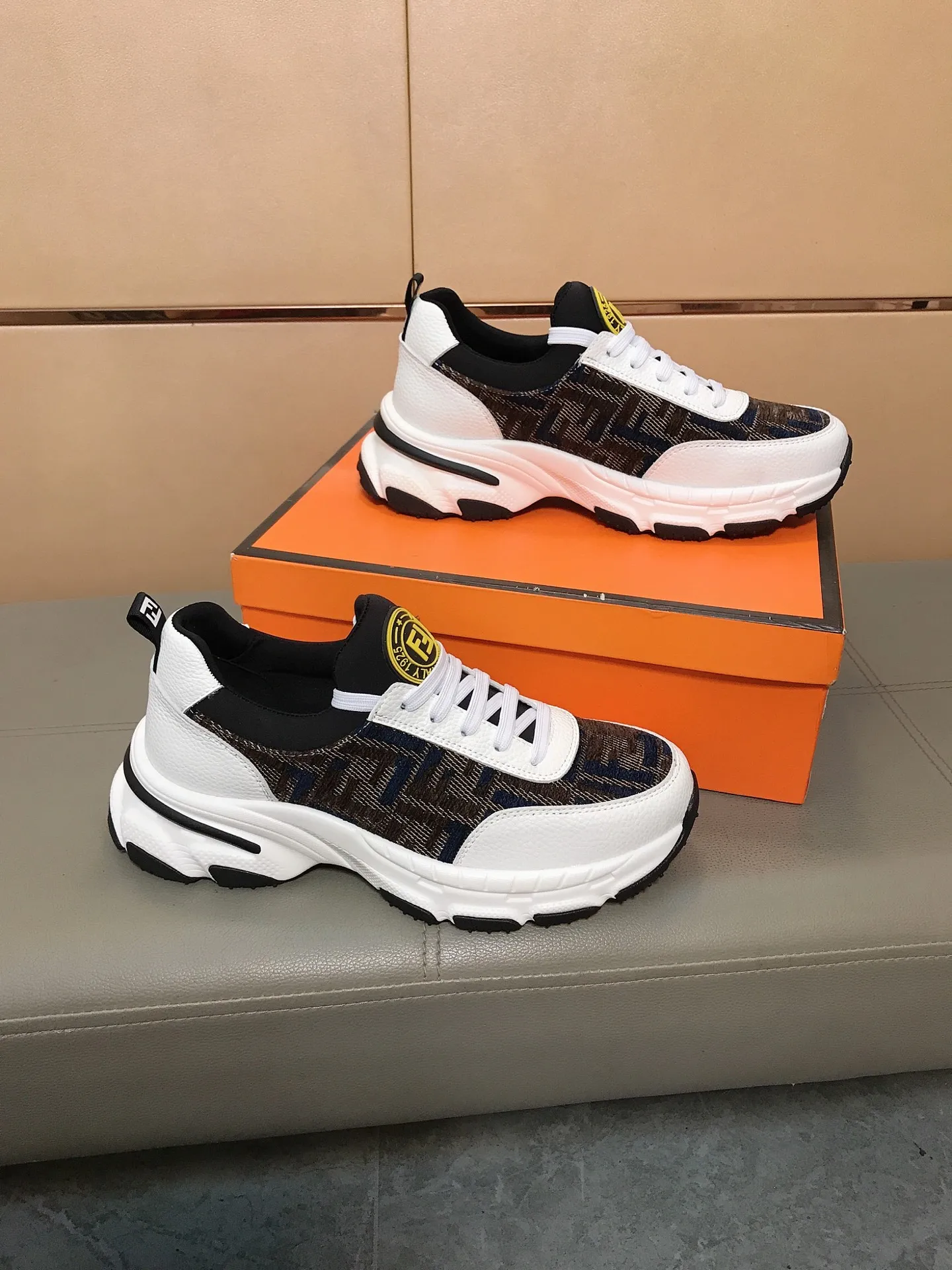 Factory price 442 💥💥🔺🔺FENDI [Fendi] Men’s new casual shoes are a hit! , that kind of calm connotation️elegant taste is indescribable to start the journey of fashionable shoes💍💍to cope with various occasions calmly! The momentum of the big names speaks for itself! Comfortable and comfortable on the feet! Materials: Imported printed materials, stitched with cowhide design, sheepskin feet, a fashion must-have! Code number: 38-44